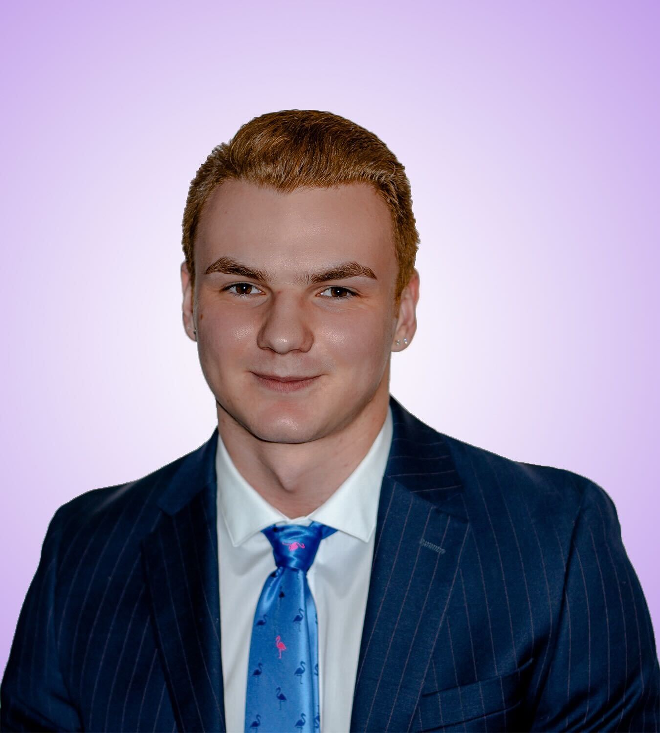 Photo showing a man at his desk using his computer. A purple overlay shows an internet search bar showing "urllo.com/link".